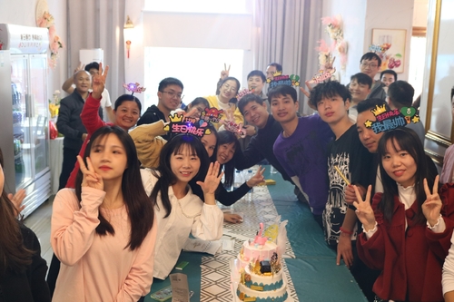 Tin tức công ty mới nhất về Tiệc Sinh Nhật của Công ty TNHH Công nghệ J&R!